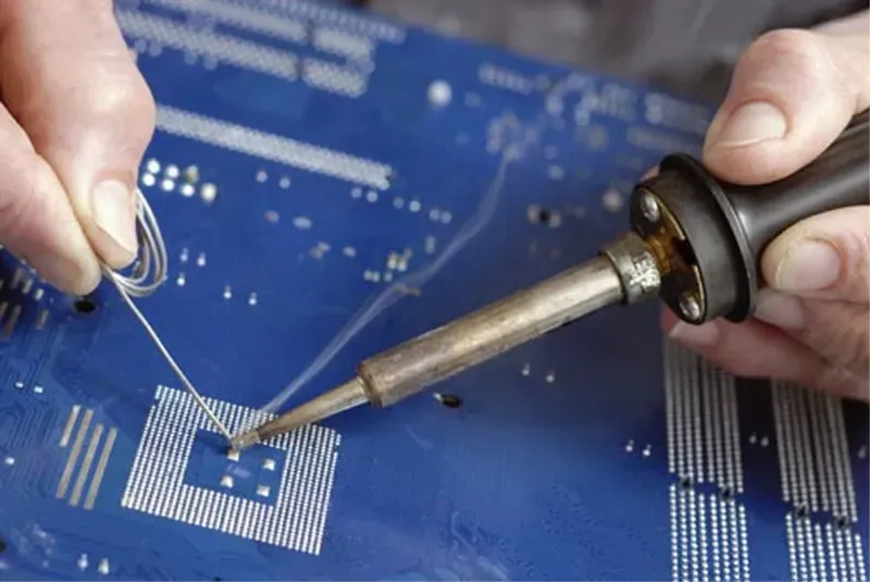 PCB assembly line soldering components